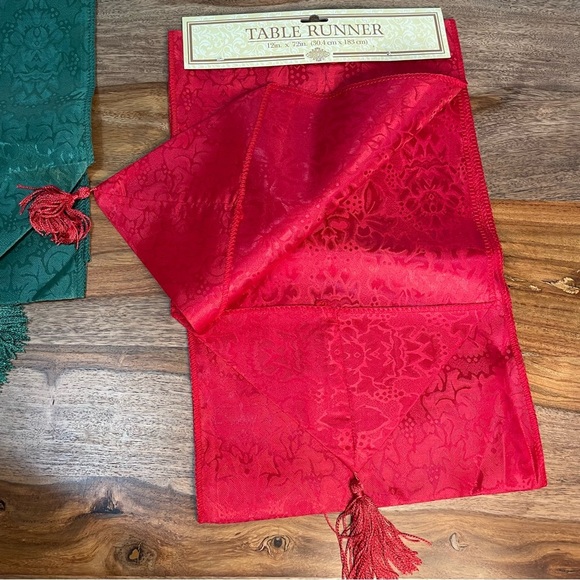Decorative Red and Green Dinning Table Runner Bundle 12in x 72in Polyester - Picture 9 of 15